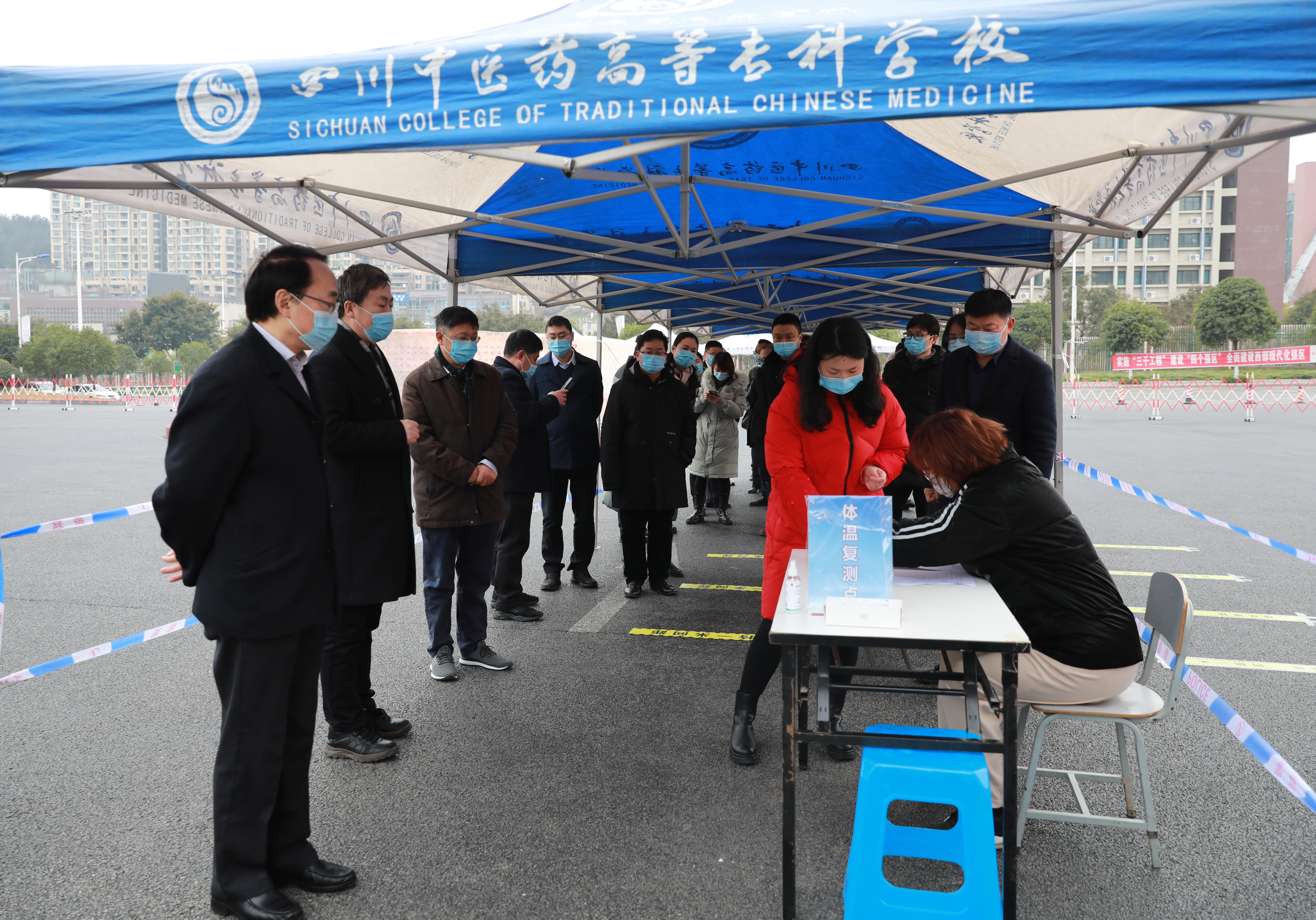 我校开展春季学期开学疫情防控演练